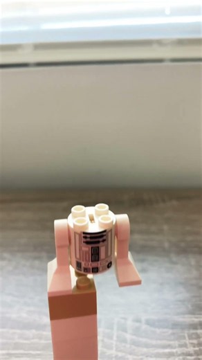 How to build R2-D2 ￼