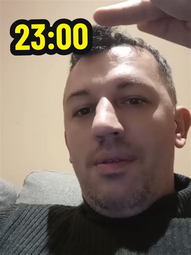 Psia mama została uchwycona 😎 mistrz drugiego planu Sisi jak zawsze wklejona w pancie 🥰 #wklejona #psiaradość #psieoko #psiamama #psiesprawy