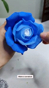 Watch the process of making handmade blue roses in 20 seconds #handmade #handmadeflowersMaking #handmaderoses #blueroses | Crafty Videos