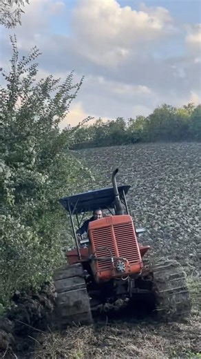 Fiat Crawler Tractor Escaping Mud | Italian Farm Power 🇮🇹 French Countryside 🇫🇷