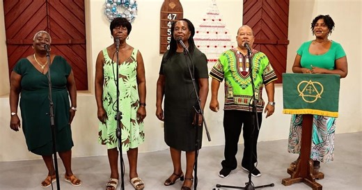 The Senior Singalong:The Senior Singalong: Holiday Medley Season 1 Episode 16