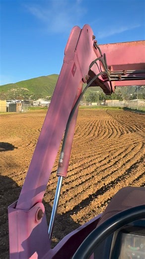 Hire a realtor who isn’t just going to put a sign in front of the house . I tractor my clients arena right before the photos because what horse person doesn’t like fresh ground ?? Hire someone willing to go the extra mile for you . Call me today Coldwell Banker Realty Dre #02056704 951 858 5259 | Ricky Hallam