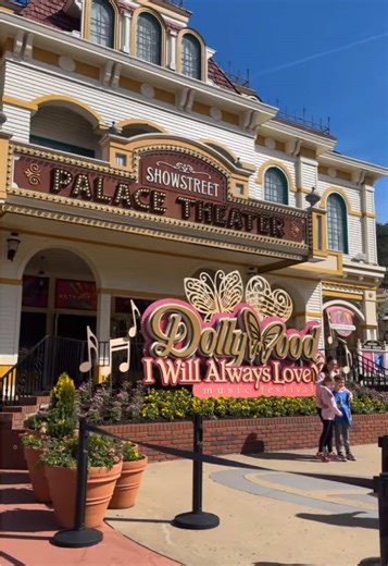 everytime 🤭 @Dollywood Parks & Resorts @Dolly Parton #dollywoodthemepark #dollywood #pigeonforge #seviervilletn