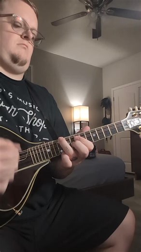 I absolutely love the OG break @timobrienmusic plays on Blue Night. It's funky. Tab available on patreon (link in bio), as well as a full breakdown. Interested in lessons? Let me know how I can help you out. See you next week! #bluegrass #mandolin #acoustic #musician #bluegrassmandolin #hotrize #funky #newgrass | Keith Witty