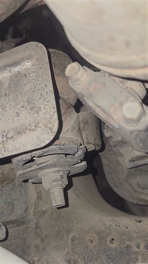 GMC Tahoe front wheel Differential Bush Sound #auto #mechanic