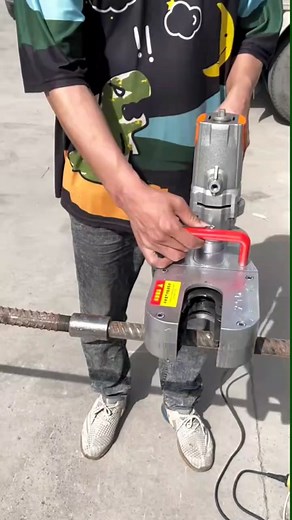 Metal Threading Technique Using a Specialized Tool