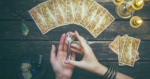 Cartomancie : apprendre à tirer les cartes