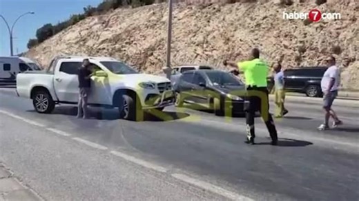 Dilan Çıtak, polisin üzerine araba sürdü