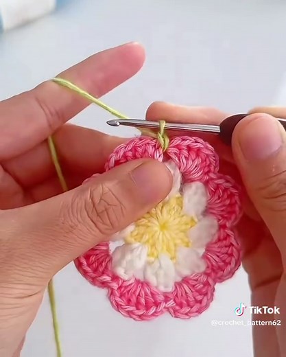 Granny Square Friendly Tutorial For Free #crochet #knitting #crocheting #yarn #fyp