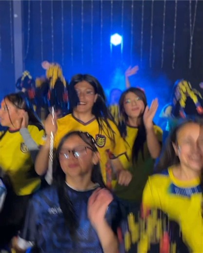Nueva tendencia Bastonera feb al ritmo de Shakira en Ecuador