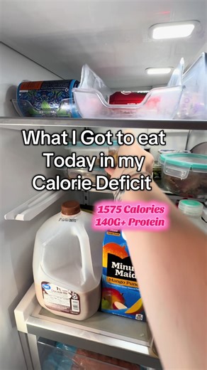 A full day of eating in a calorie deficit! I decided to do a meal prep for my breakfast which was so helpful today! #protein #highprotein #wieiad #fitness #healthy