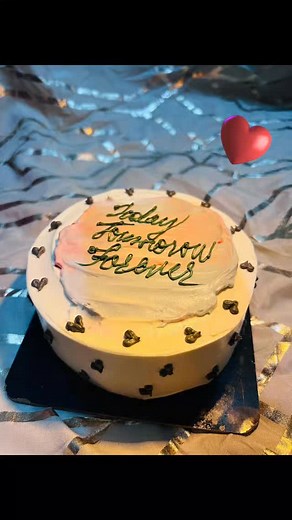 "Love packed in a little box 💕” homemade cakes, trending cake designs 2025, chocolate cake recipe reels, viral cake hacks, custom birthday cakes online, fresh home baked cakes, best cake for parties, viral baking reels 2025 #madewithlove❤️ #madeonorder #instagood #instareels #instaviews #homebaker #madeonorder #homebaked #viral #instaview #ɪɴsᴛᴀʀᴇᴇʟ #100kviews #viralreels #viral #trendingcakes #trendingnow #trendingreels | The Sweet Sense