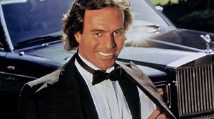 Así es la mansión de Julio Iglesias que está decorada como un palacio