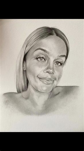 A tribute to our friend Lilly ❤️ You were the epitome of sunshine. Warm, fizzy, funny, strong and bright. Knowing and working with you was the best, hearing you talk about your son, your ambitions and your dreams was my privilege. The world has lost a sunbeam and my love and thoughts are with K and your family and friends. . . You left such a huge impact on so many people in such a beautiful way. Not one single person I’ve spoken to since your passing hasn’t said how lovely and wonderful you wer