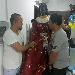 7.9M views · 1.6M reactions | #OFW #QuiapoChurch #NuestroPadreJesusNazareno #DEBOTO #BlackNazarene Pag indayog sa tahanan ng kapatid sa pananampalataya dito sa UAE. #QuiapoChurch #catholic #OFW #DEBOTO | Hijos Del Nazareno International UAE Chapter | Facebook