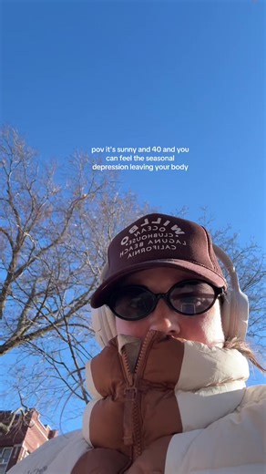 Sky so blue I can basically taste spring!! Spring has sprung. #chicago #winter #spring #mood #vibes