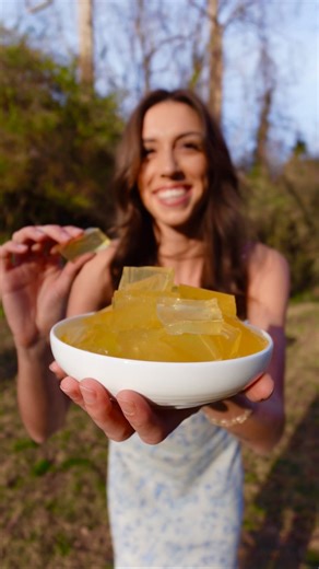 FULL RECIPE ✨👇 2 cups of coconut water 50g of grass fed beef gelatin 1/4 cup raw honey A big pinch of salt Instructions: 1. Combine gelatin with cold coconut water, let sit for 5-10 minutes. 2. Warm the mixture over low heat (don’t boil). 3. Add in honey and salt, stirring until everything is dissolved and combined 4. Pour into molds or a shallow dish and let set in the fridge for at least 2 hours. I make these weekly to help with my skin but they’re also a lifesaver when someone in my house is