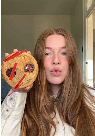 ACCOMPLISHMENT COOKIE STACK ON THE FLOOR IN MY BEDROOM BC WE DID SOME BRAVE SHIT IN 2025
