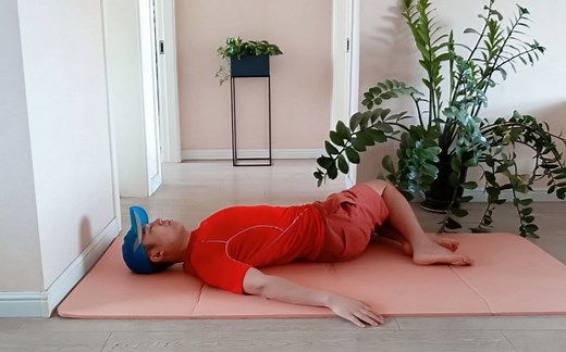 饭后肚子胀气很难受，教你一套动作，促肠蠕动，快速排出！