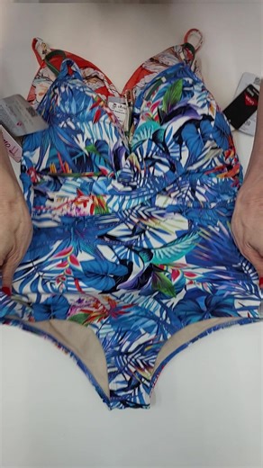 Roupas de praia que abraçam a beleza da mulher madura porto-alegrense, perfeitas para mulheres que valorizam o conforto e a qualidade. Tamanhos do PP ao Plus Size feitos para você, com elegância e conforto incomparáveis! ➡️ Estamos pertinho de você em POA. Parcele em até 6x no cartão. 🤩 📌 Av. Assis Brasil, 2080. Compre no WhatsApp ou marque a sua visita! Chame a gente também no Facebook ou Instagram. | Serenitá Moda Íntima