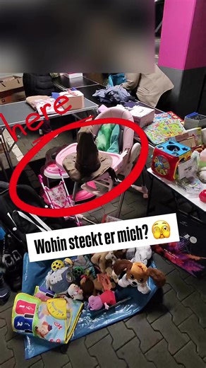 Ich habe auf dem Flohmarkt den sprechenden Hut aus Harry Potter gefunden. Der teilt einen per Stimme einem der Hauser zu, also Gryffindor, Slytherin, Ravenclaw oder Hufflepuff. Ich habe ihn für 8 Euro mitgenommen. Neu lag er je nach Version so bei etwa 40 bis 70 Euro. War für mich eher ein lustiger Gag als der große Gewinn, aber trotzdem ein cooles Teil für Fans, Deko oder Party. Was hättet ihr dafür bezahlt? #harrypotter #sprechenderhut #flohmarktfund #nerdkram #retrofund