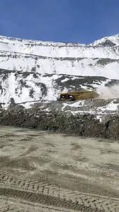 5.3K views · 148 reactions | This truck uses a remote control without a driver #komatsu #truck | Alat Berat Mania | Facebook
