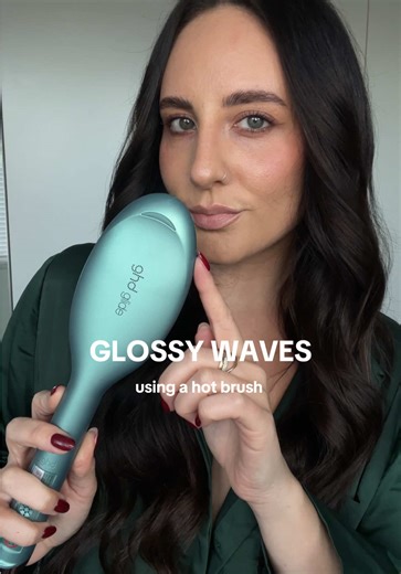 Glossy waves using the @ghd glide Soft waves ready for the festive season using a hot brush! Maybe my new favourite way to curl! #gloss #shinyhair #waveshair #loosewaves #hairtutorials