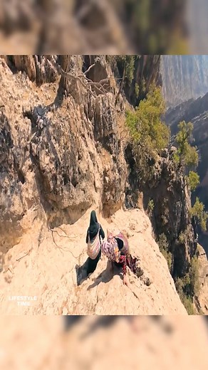 Climbing the difficult path to pick pears for her children🍊,Part3 | Lifestyle Time