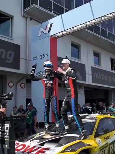 ROWE BMW M4 GT3 بطل سباق نوربورغرينغ 24 ساعة 2025
