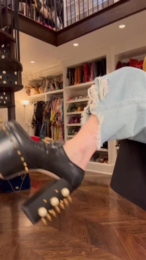 33K views · 1K reactions | Today’s outfit features my favorite — the Carla Rockmore car coat. It’s cozy, chic, and the ultimate throw-on-and-go piece. Coat: @shopcarlarockmore Shirt: @marques_almeida Jeans: @citizensofhumanity Belt: Vintage Platforms: Vintage @gucci Bag: @newbottega | Carla Rockmore | Facebook