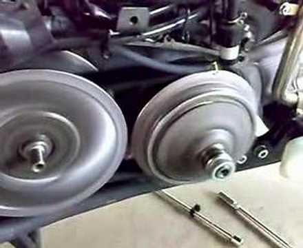 T-max 500 how the variator works. variable speed transmision