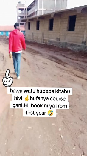 machakos univesity comrade going to class 🤣#machakos #nairobitiktokers #university #fyp #machakosgossip #machakosuniversity #chukauniversitytiktokers #kenyattauniversity #kenyattauniversity #machakosunivesity