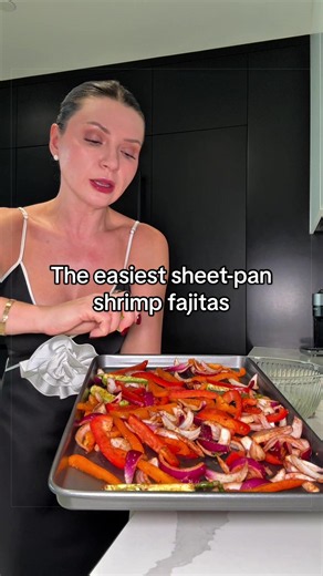 Sheet-Pan Shrimp Fajitas Recipe – Easy Dinner (One-Sheet)
