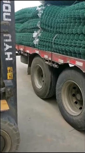 Green PVC Chain Link Fence Bulk Export | Compact Roll Packaging for Cost-Effective Shipping
