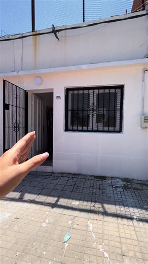 ⛔️NO DISPONIBLE ⛔️ CASA EN ALQUILER 1 DORMITORIO En Calle Iberia esq Iguazu Alquiler: $15.900 Sin gastos comunes /Paga servicios según consumo GARANTÍAS: Aseguradoras, Anda, CGN o Fideciu Para más info 091755986 091488391 #casaenalquiler #montevideo #uruguay #alquilerenmontevideo #zamarinmobiliaria