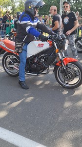 1.5M views · 29K reactions | Yamaha RD350 YPVS sound and drag race 2StrokeLife MotoMadness #yamaha #Yamahard #yamahard350 #2stroke #racebike #Dragrace | 2strokelife | Facebook