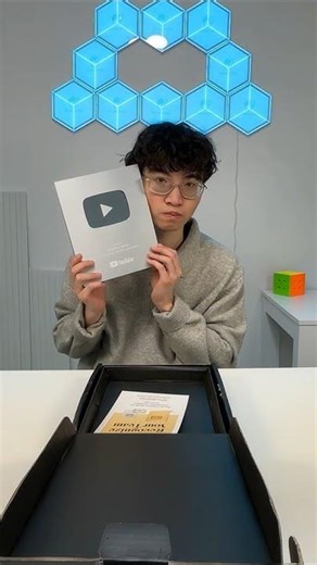 Mere Hindi channel ka Silver Button kaha hai JAAANI!