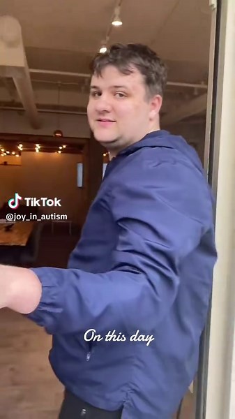 Exploring Virtual Reality in Architecture with Dads