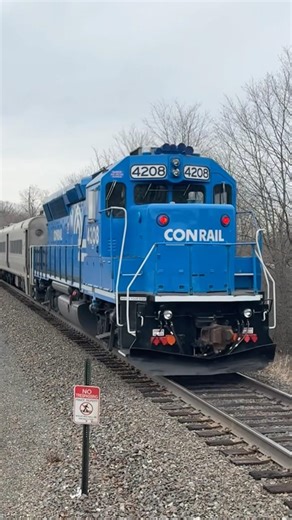 #njt Train 76 Eastbound With #njt GP40PH-2 #4208 (Conrail) on the back in Middletown - 1/10/2026