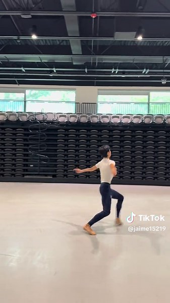 Mastering Male Ballet Jumps: Training Techniques