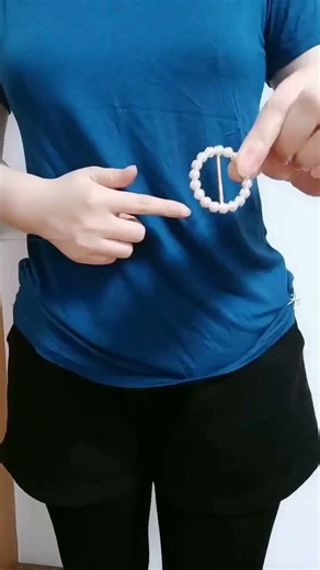 5 Second Waist Cinch Hack Transform Any Oversized Shirt!