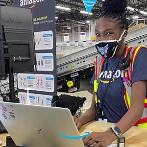 Aufruf an alle Hochschulabsolventen in den Bereichen Naturwissenschaft und Technik: Gestaltet eure Zukunft bei Amazon Operations. | Inside Amazon