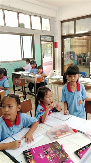 Coloring the map of Thailand in various colors
