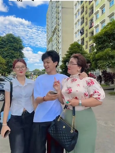 နေကြိုင်နှင့် မေမေနှင့် Celebrity အကြောင်း