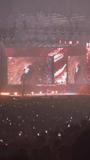 Live Concert Highlights: Energetic Performances and Dance