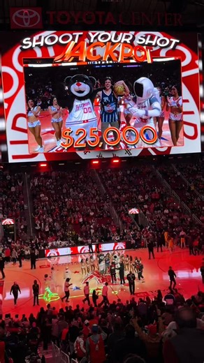 WHAT A WAY TO END 2025 🤑 This lucky fan is leaving $25,000 richer 💰 | Houston Rockets