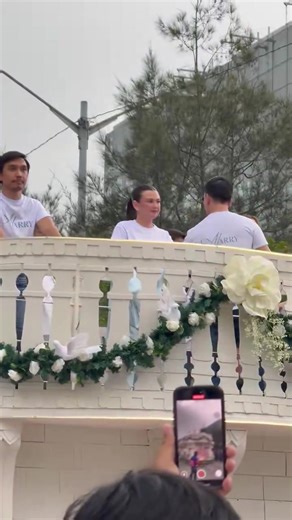 WATCH: The final float at the MMFF 2025: Parade of Stars is “Unmarry,” led by Angelica Panganiban and Zanjoe Marudo, which made its way to Makati. | via Hannah Mallorca, INQUIRER.net • Follow our live updates here: https://inqnews.net/MMFF2025LiveUpdates | INQUIRER.net