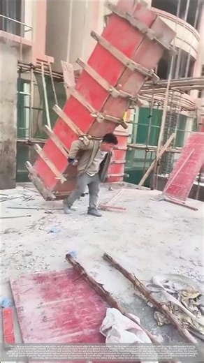The column formwork is transported as a whole to the installation site.