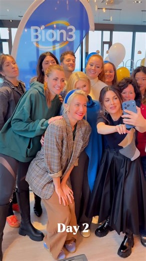 Barbara Meier on Instagram: "𝒜𝓃𝓏ℯ𝒾𝓰ℯ/ Als Mama achtet man ja meist erstmal auf andere und dann auf sich selbst. Deshalb habe ich Anfang Dezember beim Bion3 Event meine 30 Tages Challenge mit Bion3 gestartet: 30 Tage wieder mit Sport anfangen, mehr frisches Obst und Gemüse und die richtigen Mikronährstoffe. Bion3 Immun* kombiniert wichtige Mikronährstoffe, die das Immunsystem unterstützen* mit Bakterienkulturen, die den Darm lebend erreichen. Nach 30 Tagen habe ich jetzt tatsächlich neue Rou