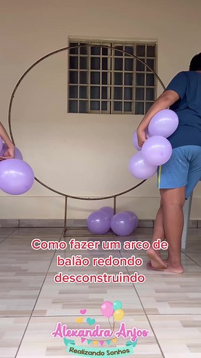Como fazer um arco redondo desconstruído com balões